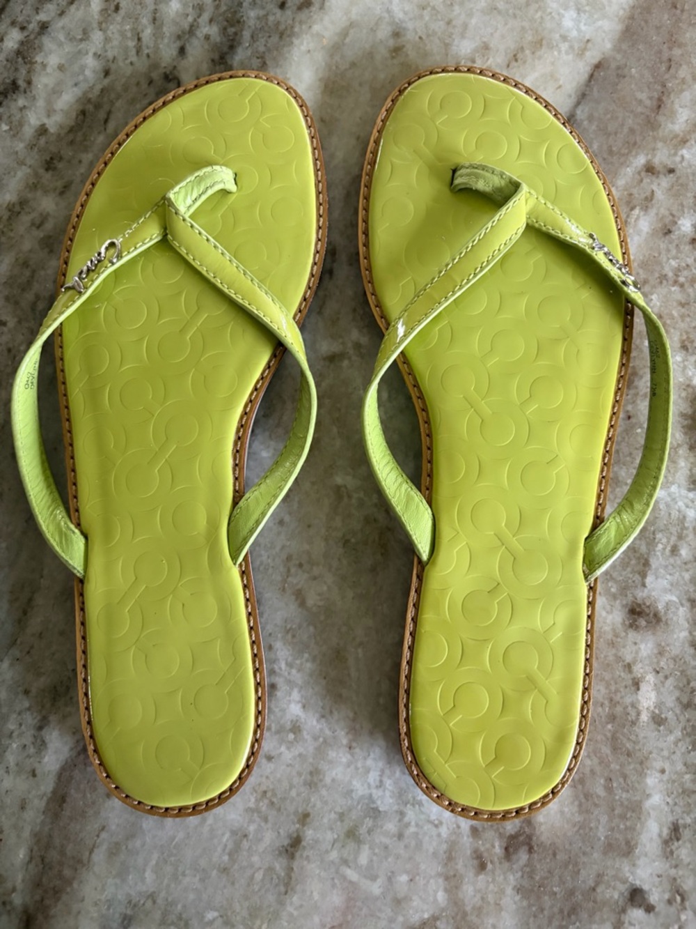 Coach Devlynn Leather Thong Sandals Lime Green. Size 7.5